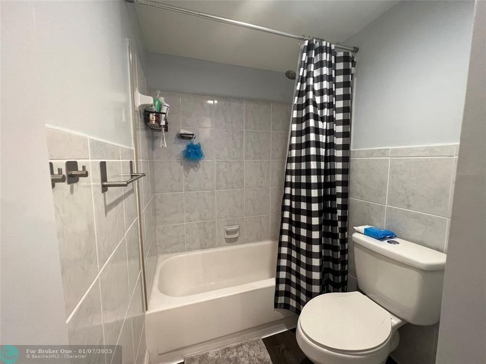 For Sale: $238,000 (2 beds, 2 baths, 1068 Square Feet)