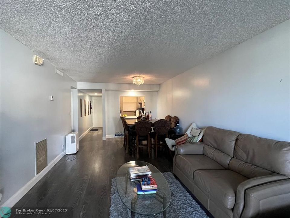 For Sale: $238,000 (2 beds, 2 baths, 1068 Square Feet)