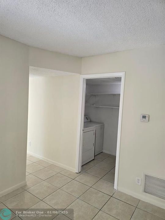 For Sale: $159,900 (1 beds, 1 baths, 695 Square Feet)