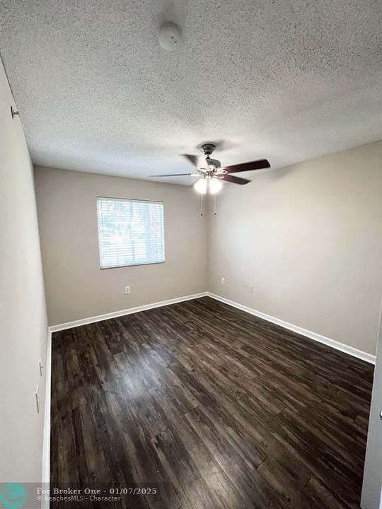 For Rent: $2,300 (3 beds, 2 baths, 1252 Square Feet)