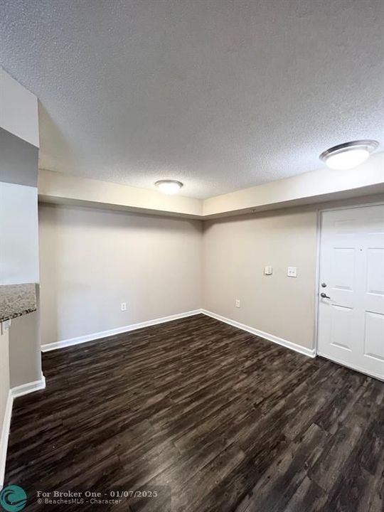 For Rent: $2,300 (3 beds, 2 baths, 1252 Square Feet)