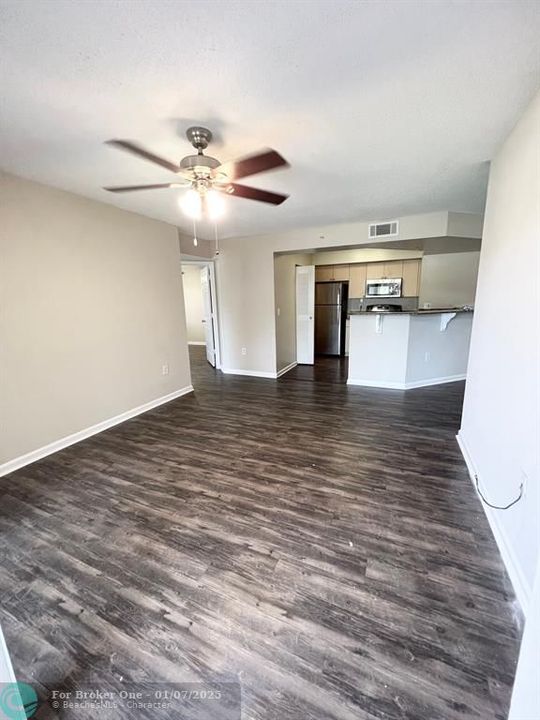 For Rent: $2,300 (3 beds, 2 baths, 1252 Square Feet)