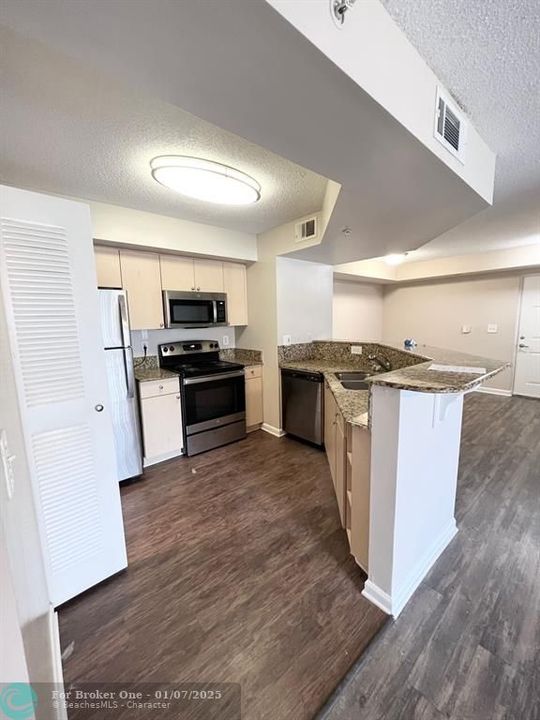 For Rent: $2,300 (3 beds, 2 baths, 1252 Square Feet)