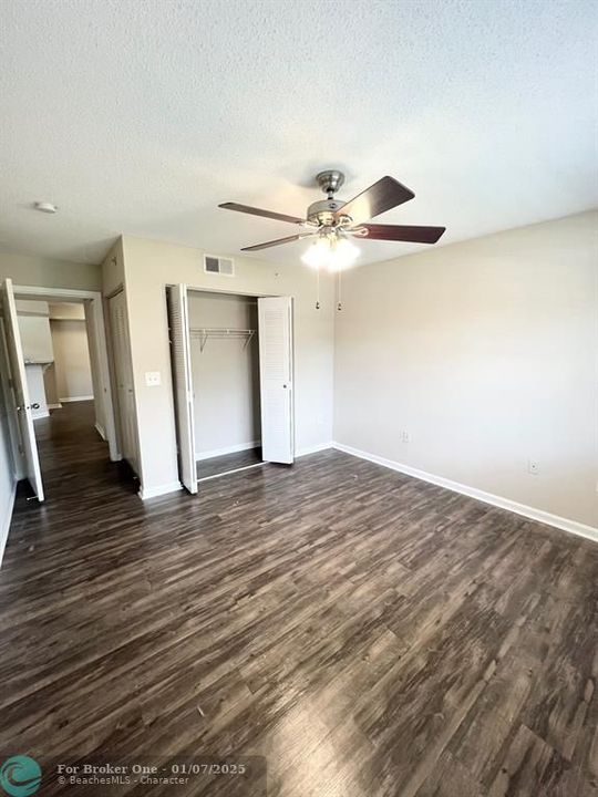 For Rent: $2,300 (3 beds, 2 baths, 1252 Square Feet)