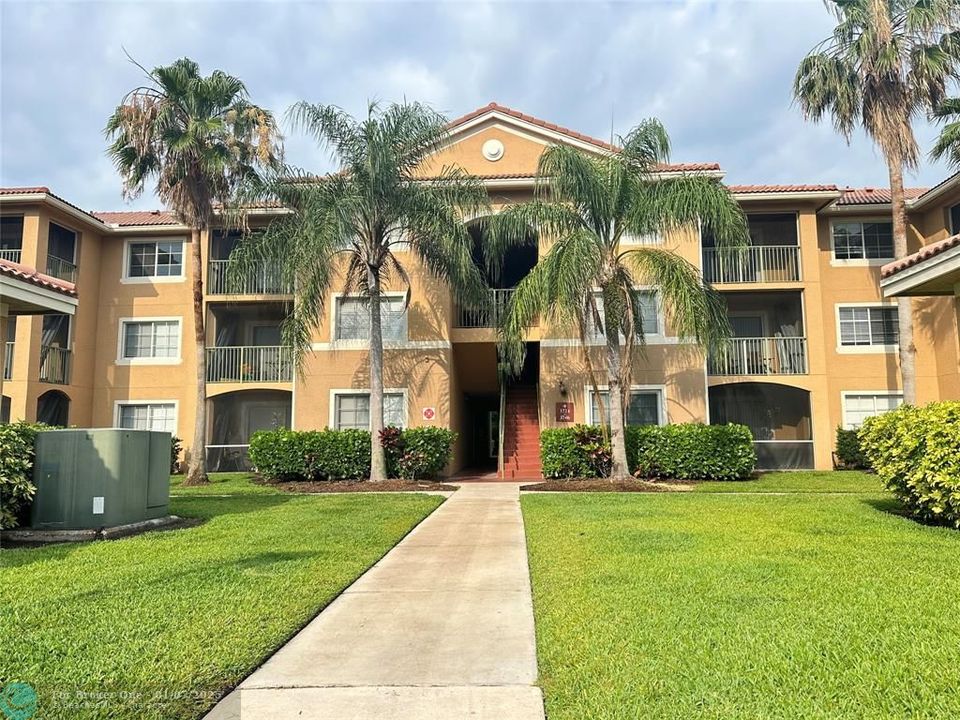 For Rent: $2,195 (2 beds, 2 baths, 1067 Square Feet)