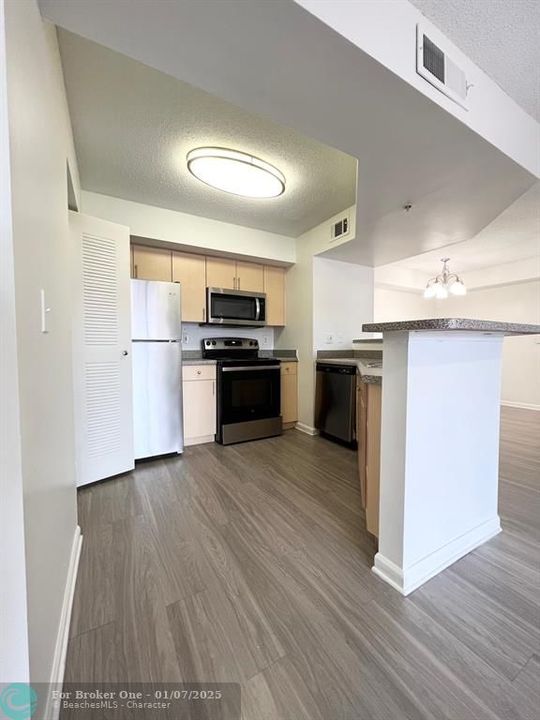 For Rent: $2,195 (2 beds, 2 baths, 1067 Square Feet)