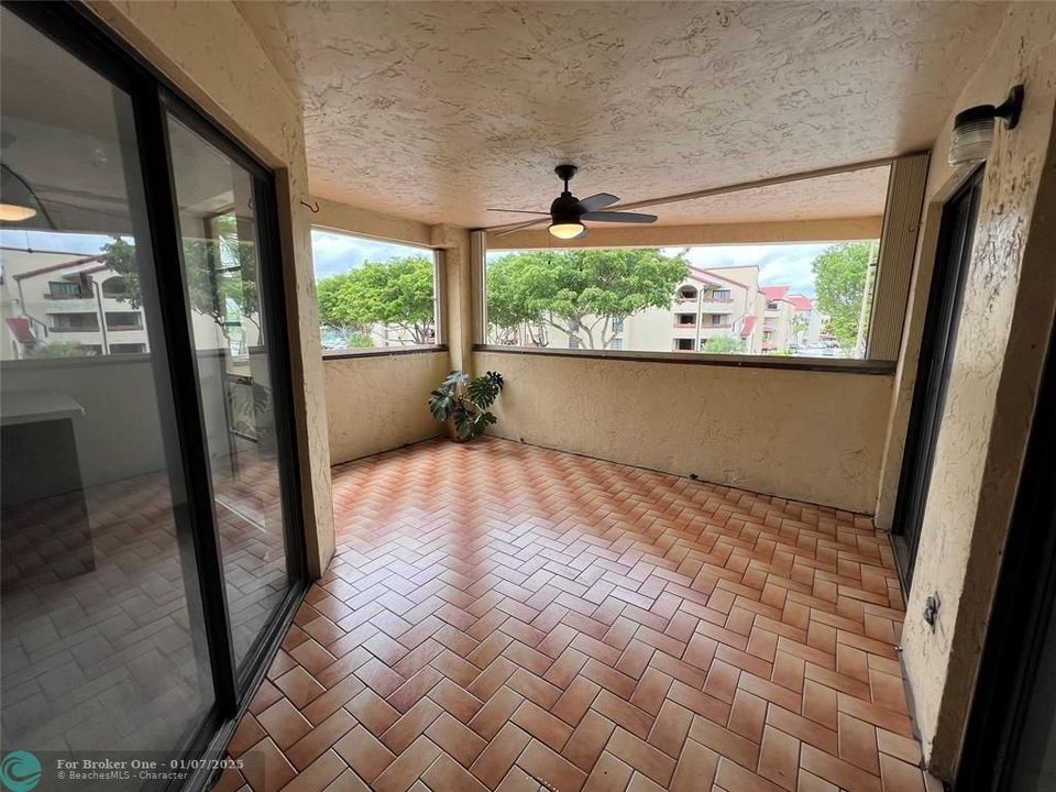 For Rent: $2,600 (2 beds, 2 baths, 1200 Square Feet)