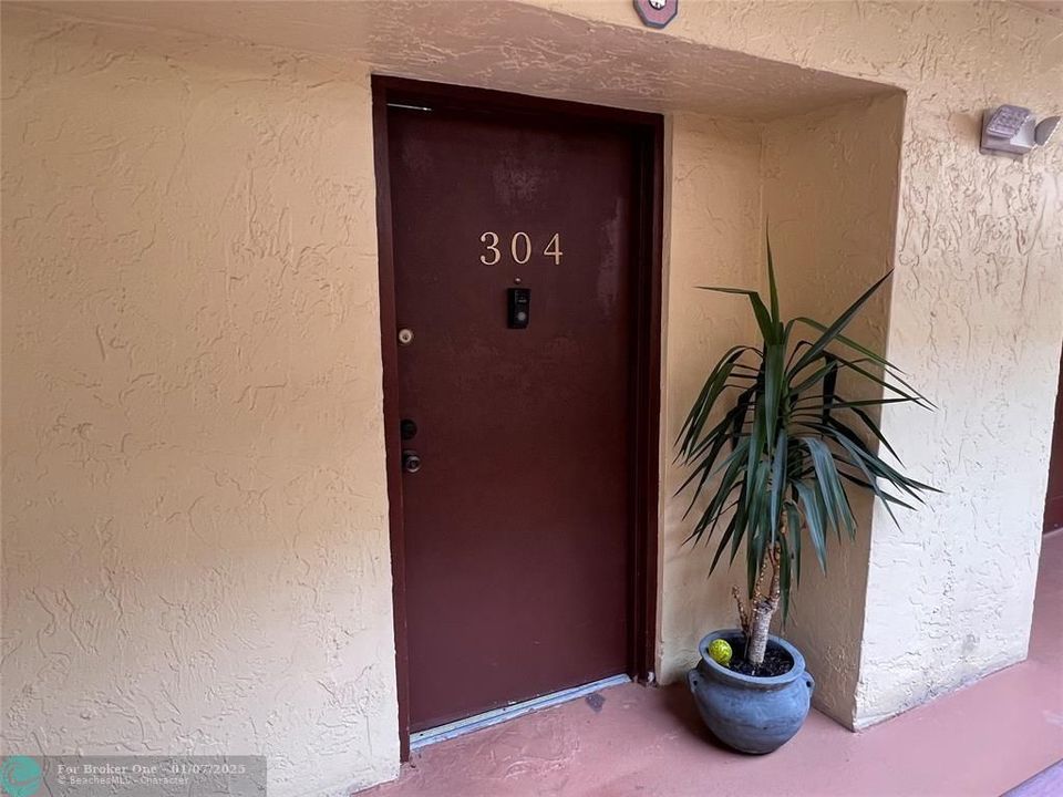 For Rent: $2,600 (2 beds, 2 baths, 1200 Square Feet)