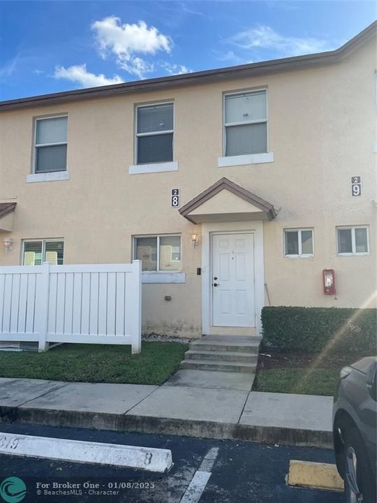 For Rent: $2,600 (2 beds, 2 baths, 1190 Square Feet)