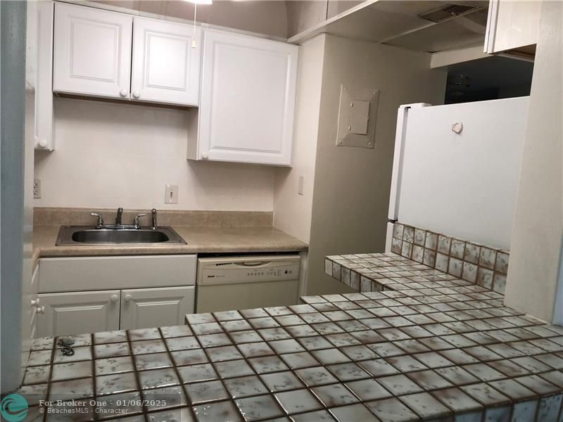 For Rent: $2,100 (3 beds, 2 baths, 1200 Square Feet)