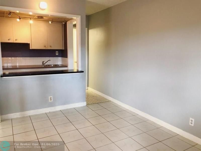 For Rent: $2,100 (3 beds, 2 baths, 1200 Square Feet)