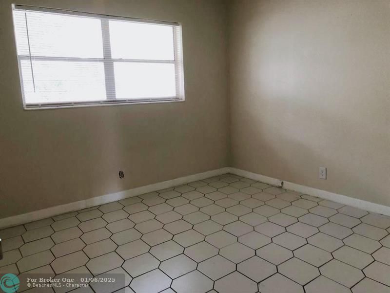 For Rent: $2,100 (3 beds, 2 baths, 1200 Square Feet)