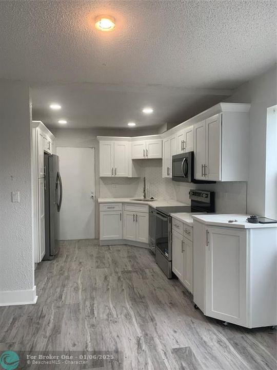 For Rent: $2,150 (2 beds, 2 baths, 1105 Square Feet)