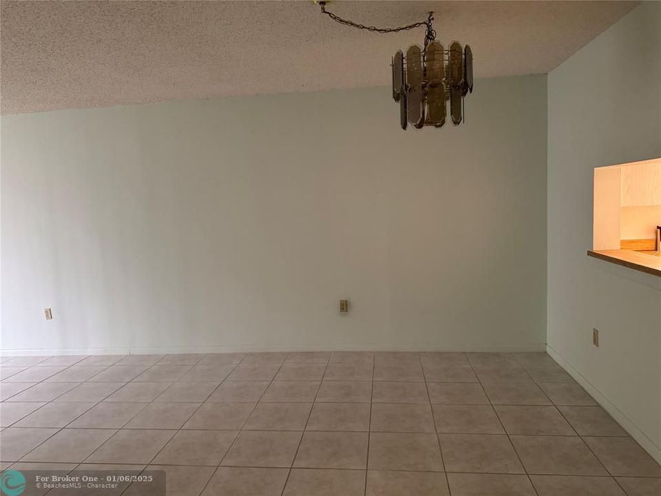 For Sale: $170,500 (2 beds, 2 baths, 1000 Square Feet)