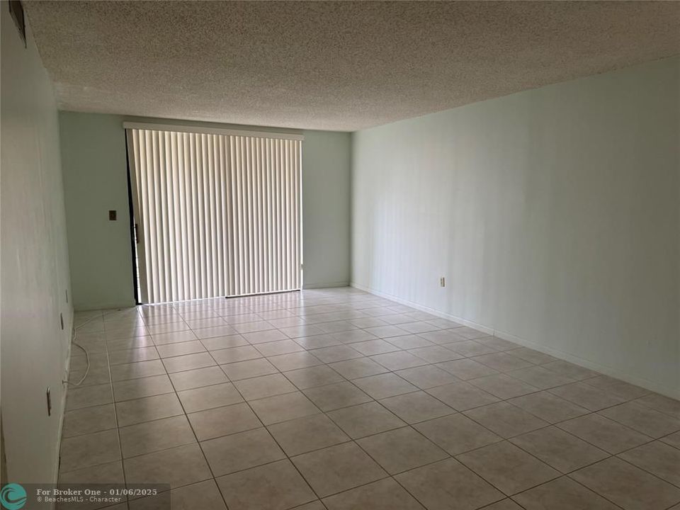 For Sale: $170,500 (2 beds, 2 baths, 1000 Square Feet)