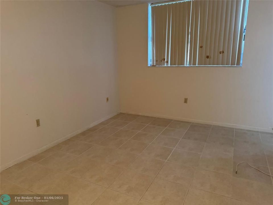 For Sale: $170,500 (2 beds, 2 baths, 1000 Square Feet)