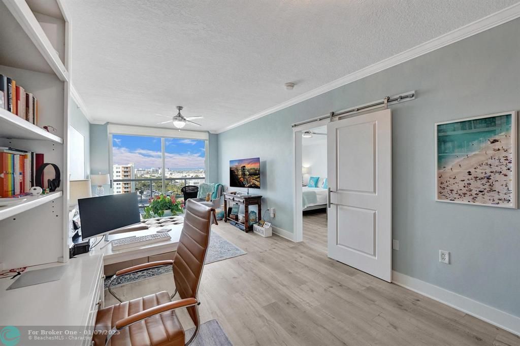 For Sale: $435,000 (1 beds, 1 baths, 815 Square Feet)