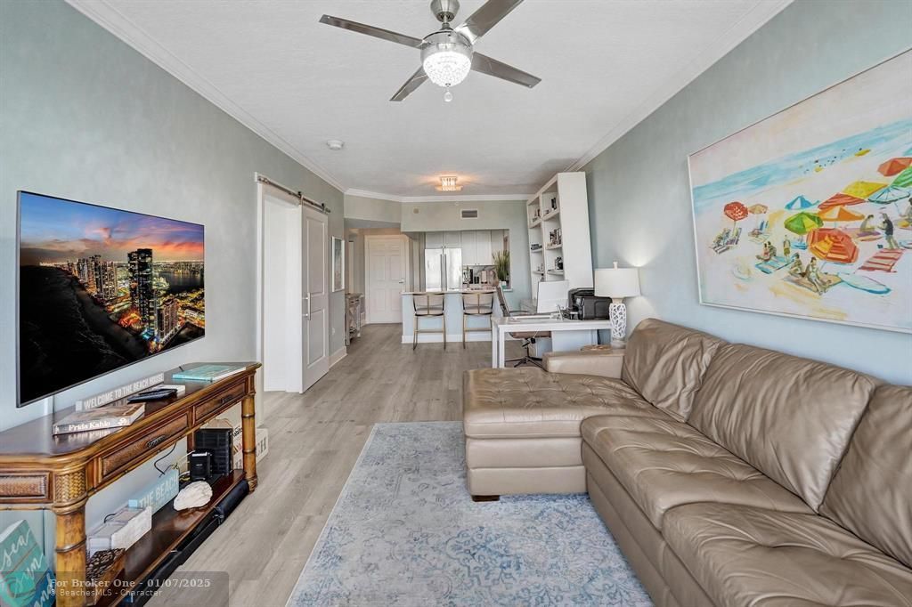 For Sale: $435,000 (1 beds, 1 baths, 815 Square Feet)