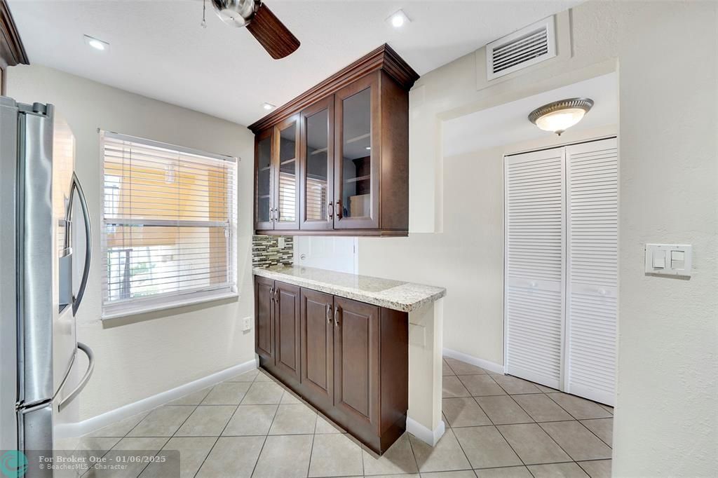 For Sale: $349,777 (2 beds, 2 baths, 1035 Square Feet)