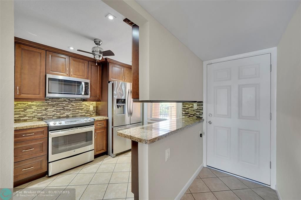 For Sale: $349,777 (2 beds, 2 baths, 1035 Square Feet)