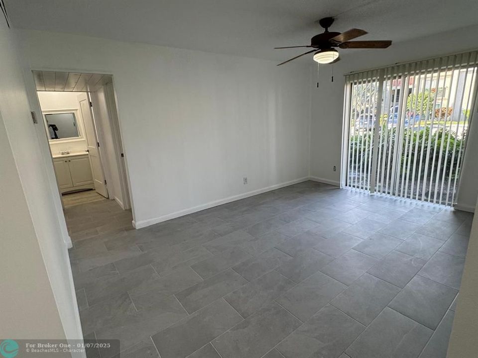 For Sale: $219,000 (2 beds, 2 baths, 940 Square Feet)