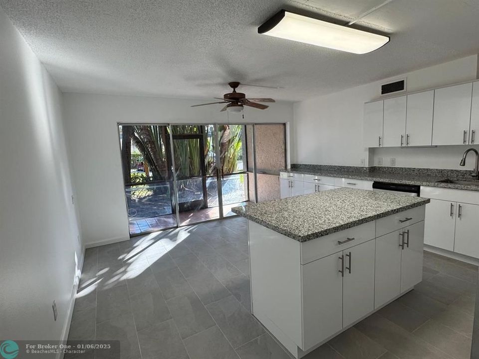 For Sale: $219,000 (2 beds, 2 baths, 940 Square Feet)