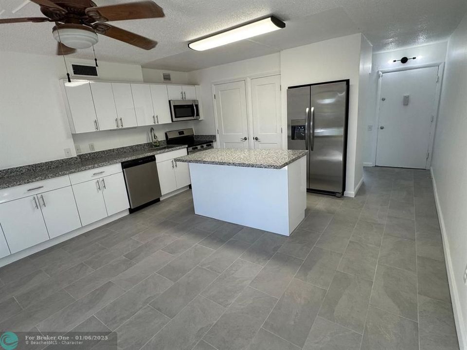 For Sale: $219,000 (2 beds, 2 baths, 940 Square Feet)