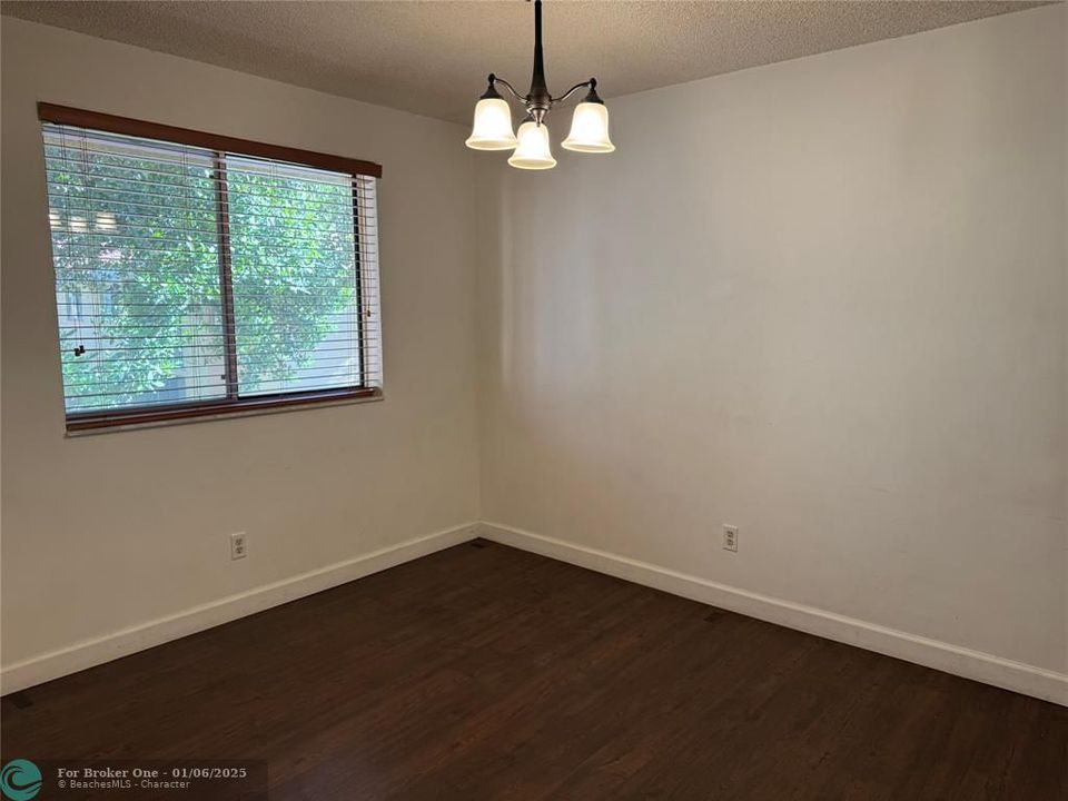 For Rent: $1,750 (1 beds, 1 baths, 816 Square Feet)