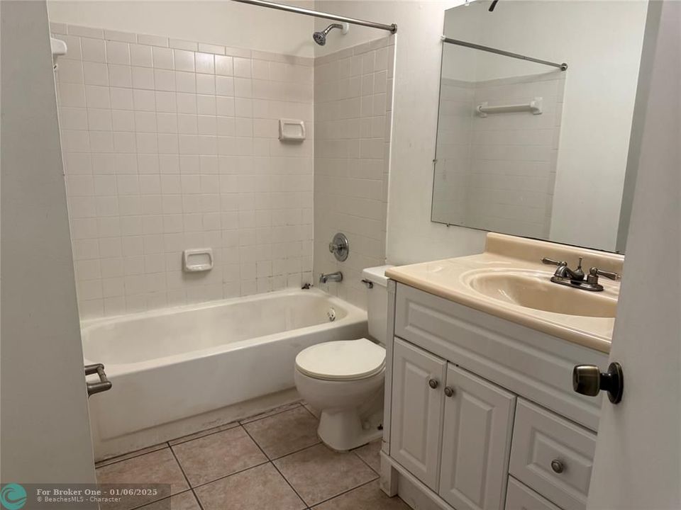 For Rent: $1,750 (1 beds, 1 baths, 816 Square Feet)