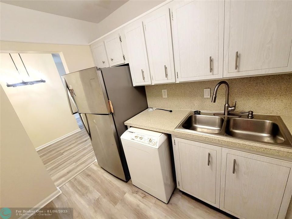 For Rent: $2,000 (2 beds, 2 baths, 1100 Square Feet)