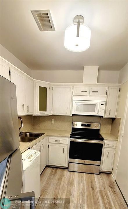 For Rent: $2,000 (2 beds, 2 baths, 1100 Square Feet)