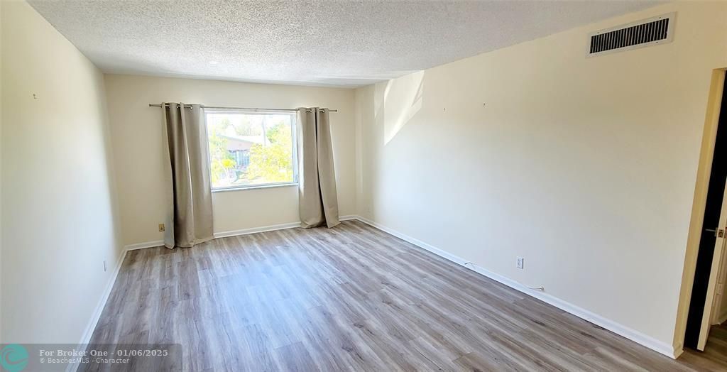 For Rent: $2,000 (2 beds, 2 baths, 1100 Square Feet)