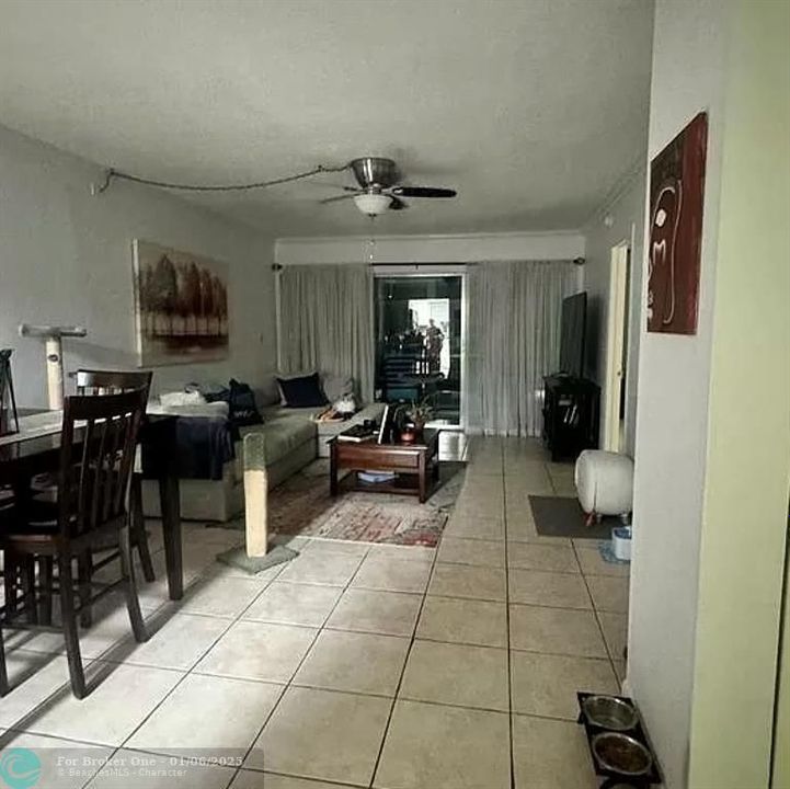 For Sale: $229,000 (2 beds, 2 baths, 1100 Square Feet)