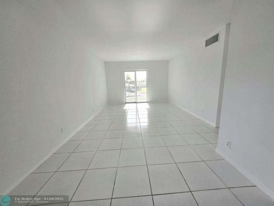 For Rent: $2,000 (2 beds, 2 baths, 1000 Square Feet)