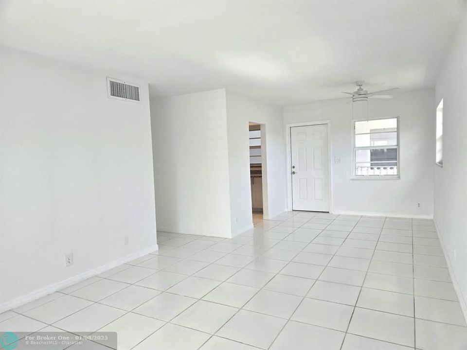 For Rent: $2,000 (2 beds, 2 baths, 1000 Square Feet)