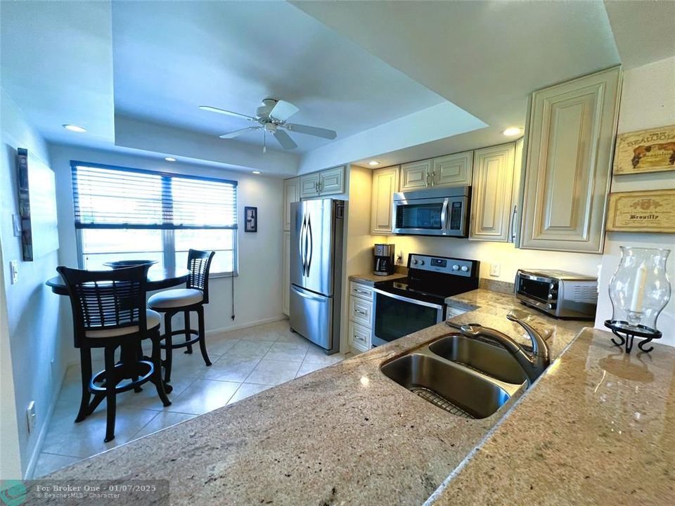 For Sale: $279,000 (2 beds, 2 baths, 1300 Square Feet)