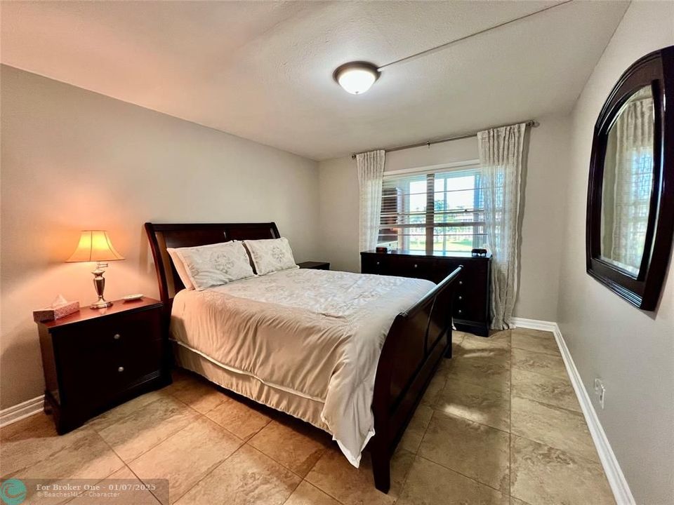 For Sale: $198,000 (2 beds, 1 baths, 841 Square Feet)