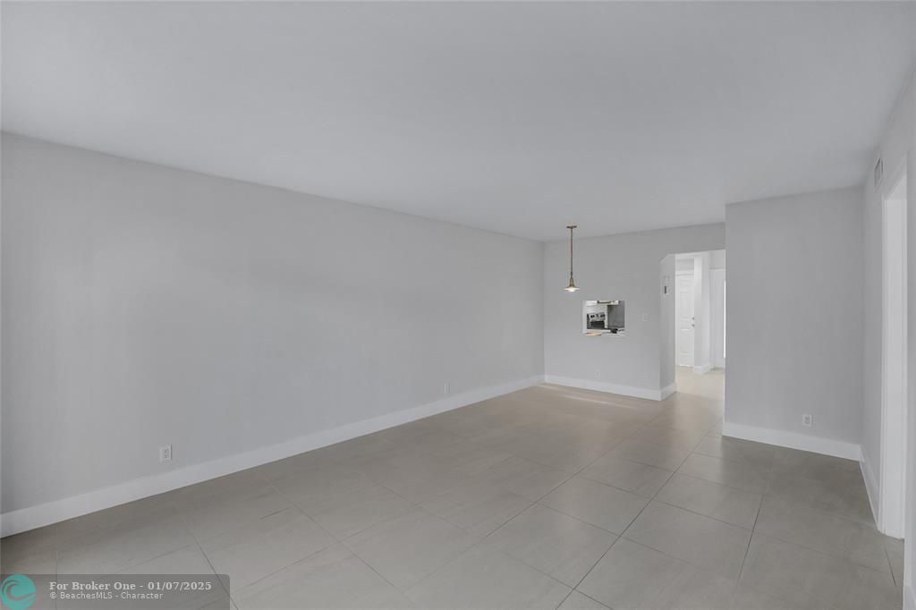 For Sale: $260,000 (2 beds, 2 baths, 780 Square Feet)