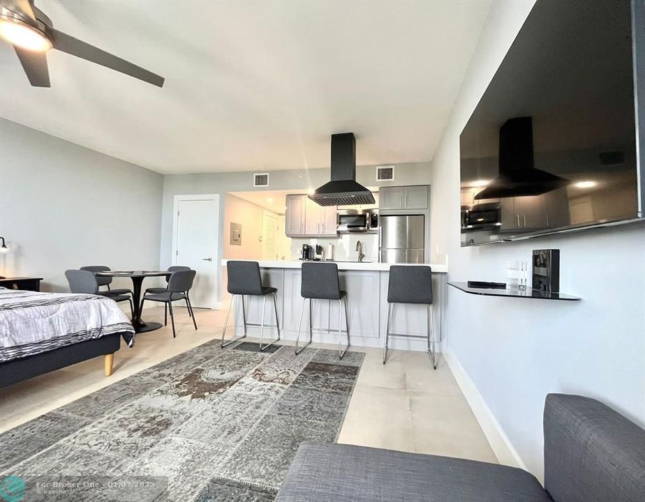 For Sale: $399,000 (2 beds, 2 baths, 1215 Square Feet)