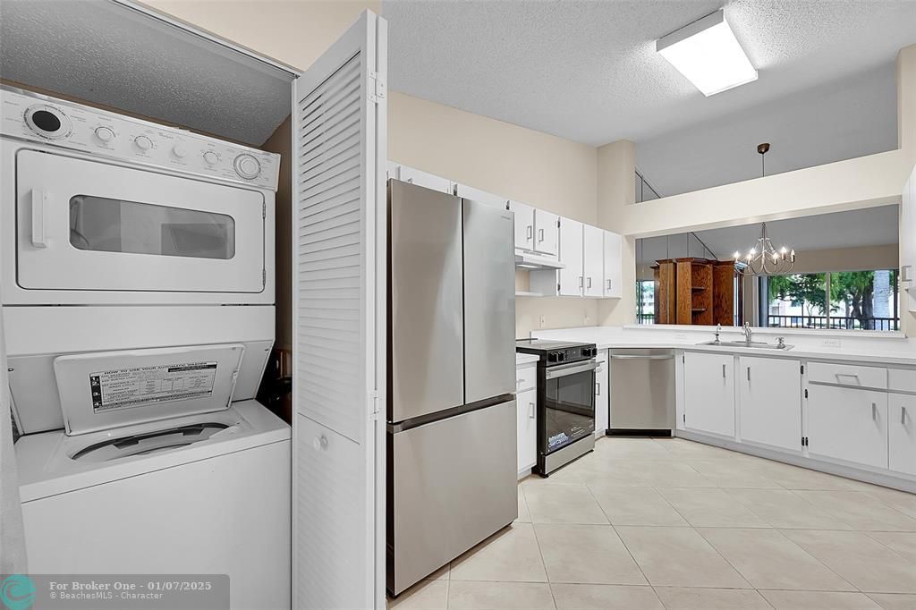 For Sale: $199,999 (2 beds, 2 baths, 1250 Square Feet)