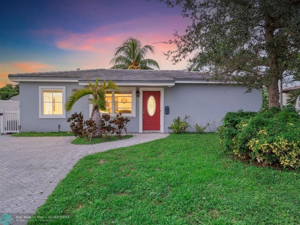 For Sale: $935,000 (2 beds, 1 baths, 1168 Square Feet)