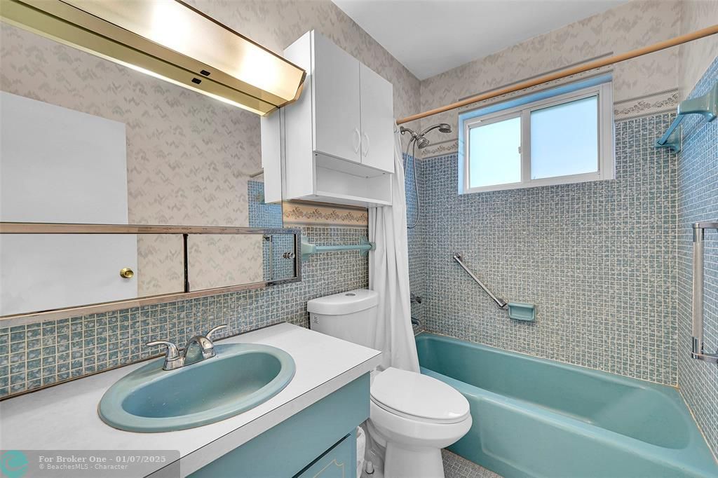 For Sale: $325,000 (2 beds, 1 baths, 1098 Square Feet)