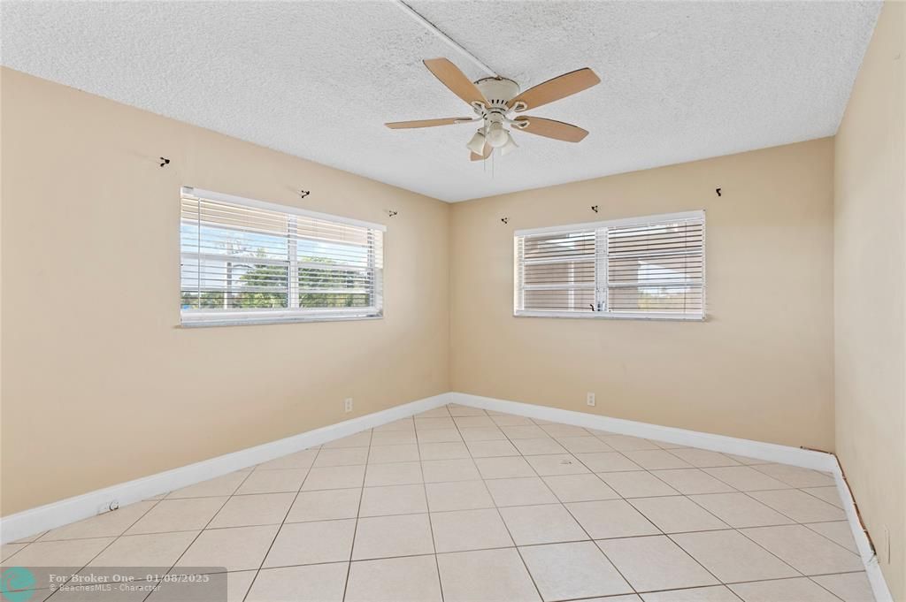 For Sale: $164,900 (2 beds, 1 baths, 848 Square Feet)