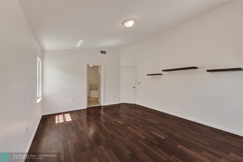 For Rent: $4,100 (3 beds, 2 baths, 1716 Square Feet)