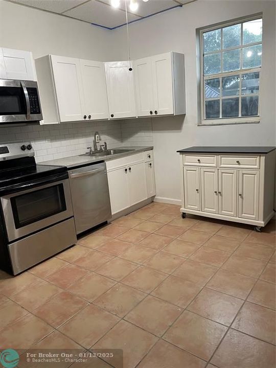 For Rent: $1,550 (1 beds, 1 baths, 3396 Square Feet)