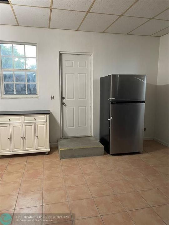 For Rent: $1,550 (1 beds, 1 baths, 3396 Square Feet)