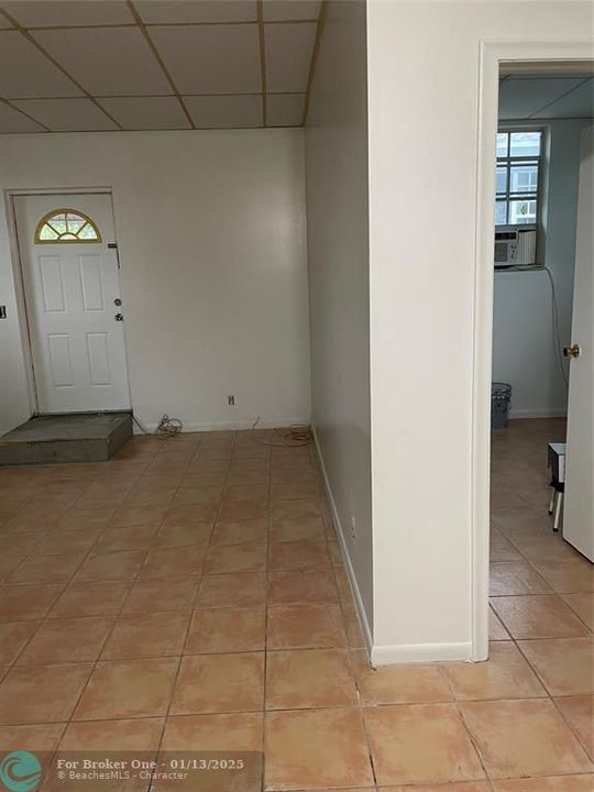 For Rent: $1,550 (1 beds, 1 baths, 3396 Square Feet)