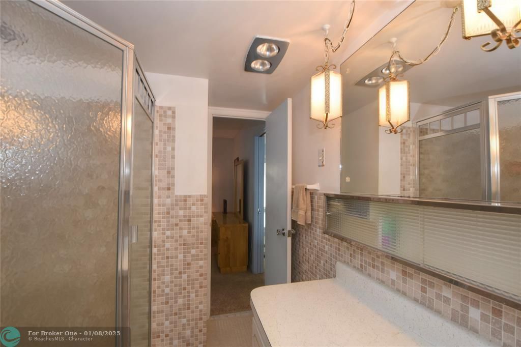 For Rent: $3,500 (2 beds, 2 baths, 975 Square Feet)