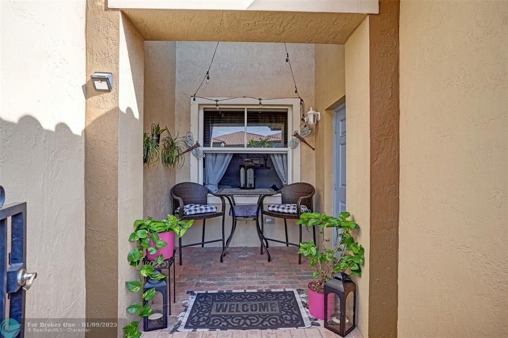 For Sale: $359,900 (2 beds, 2 baths, 1372 Square Feet)