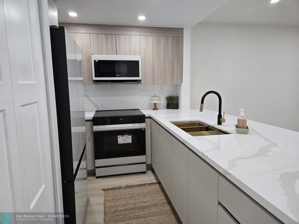 For Sale: $399,900 (3 beds, 2 baths, 1638 Square Feet)